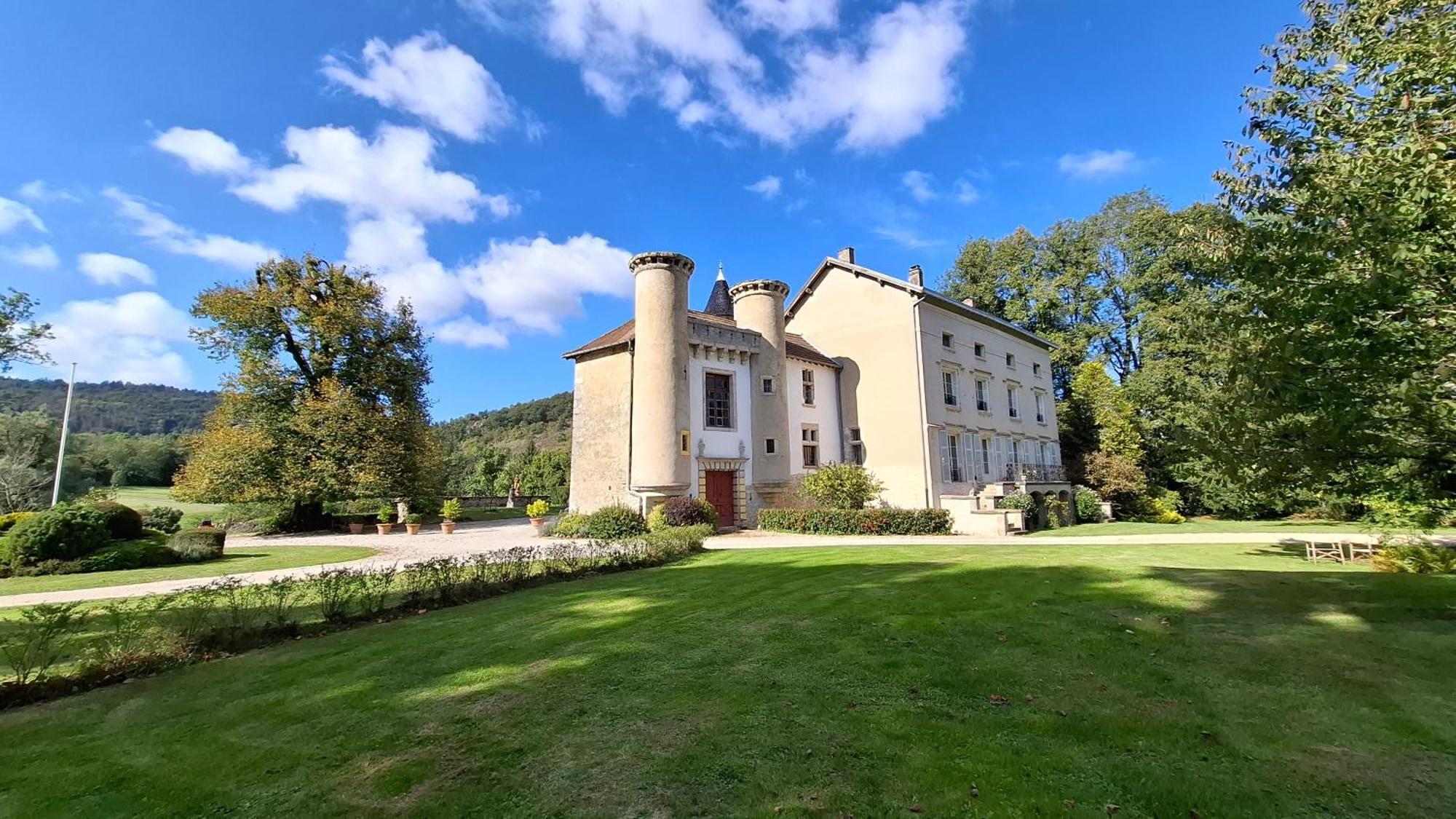 Chateau De Maillat Exterior photo